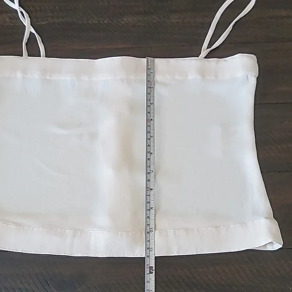 CHANEL 100% silk top CC buttons on the back size 40 - Picture 11 of 12